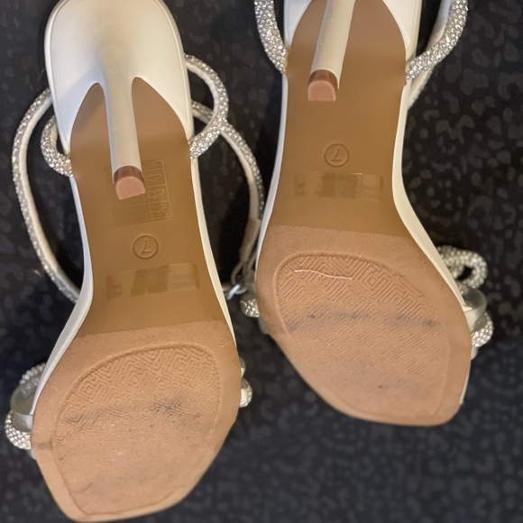 Dream Pairs White Elegant Heels for Weddings - Picture 6 of 6